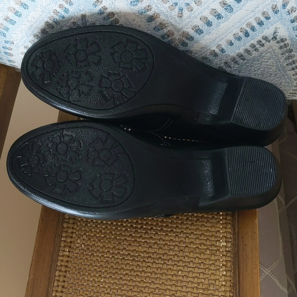 Easy Street Comfort Wave Columbus Perforated Cut Out Shoes 8M Black - Picture 14 of 16